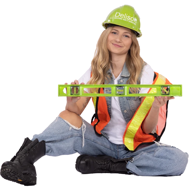 Jeune femme de construction qui tient un niveau